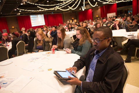 Students analyze social media activity during a tweet-up of the 2016 State of the Union address.